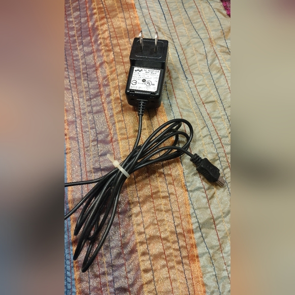 PJ AC/DC Adapter Model P005WA0510. ( OUTPUT 5V ) - Picture 2 of 5